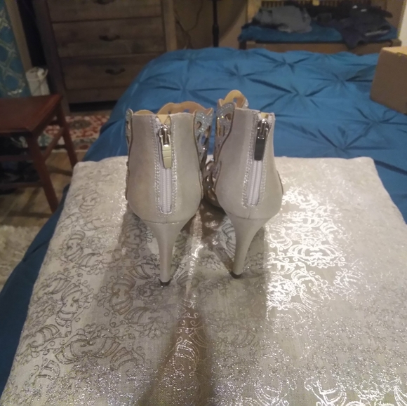 Heels - Picture 2 of 2